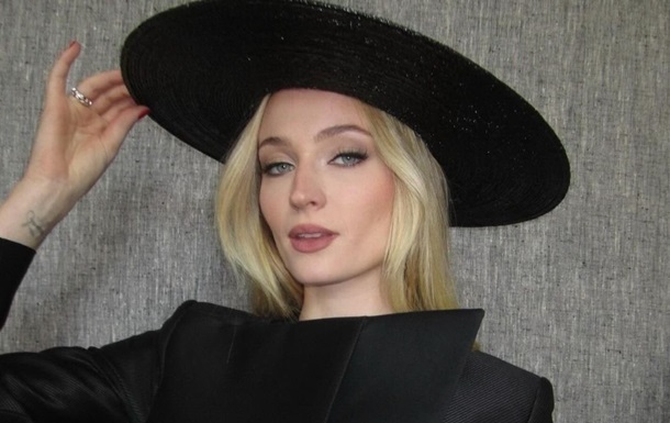 Софи Тернер и Крис Мартин начали встречаться - СМИ