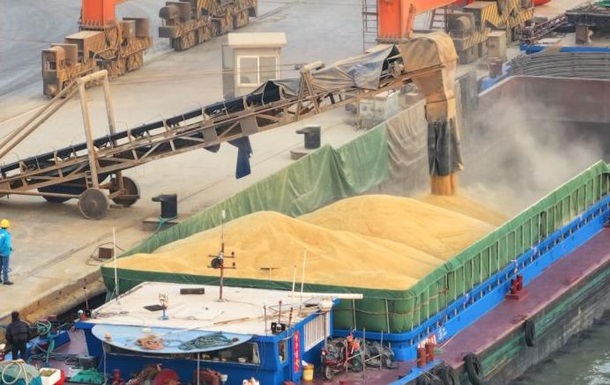 Вивезення мільйонів тонн зерна з України: урядовцю РФ повідомлено підозру