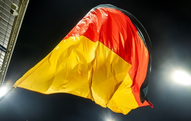 В Гамбурге контейнеровоз столкнулся с мостом