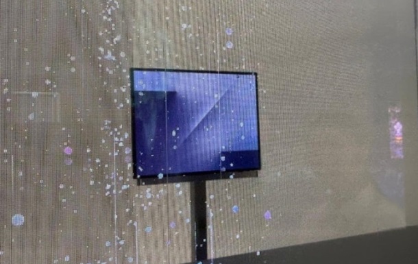 Samsung официально представила тройной складной смартфон TriFold