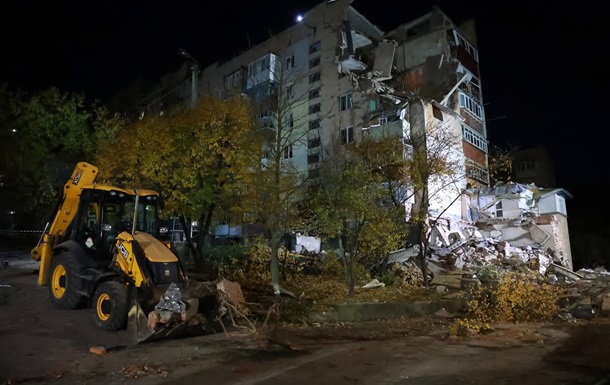 Вибух у Хмельницькому: під завалами шукають жінку