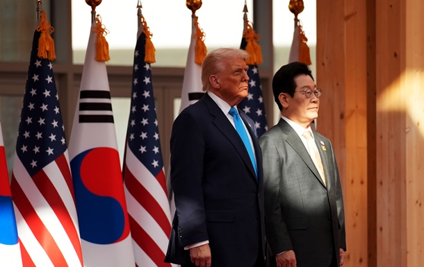 Трамп заявил, что разрешил Сеулу строить атомную подводную лодку