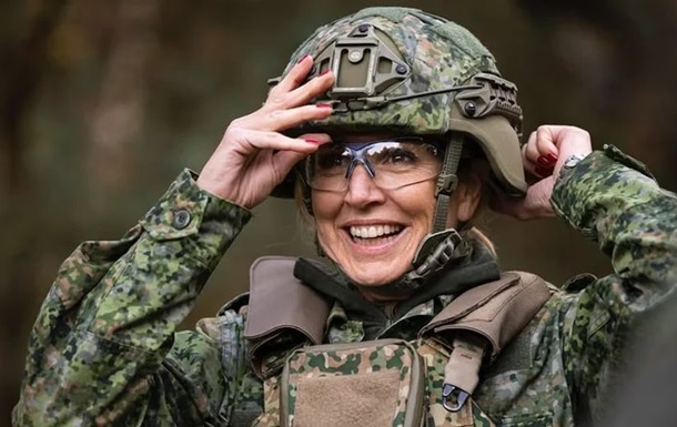 Королева Нідерландів Максима пройшла військові навчання