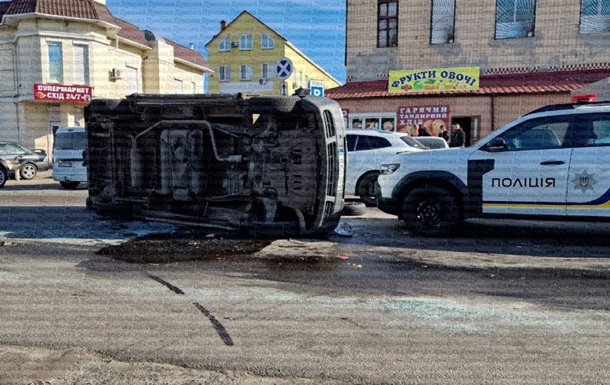 В Одесі натовп перекинув мікроавтобус ТЦК