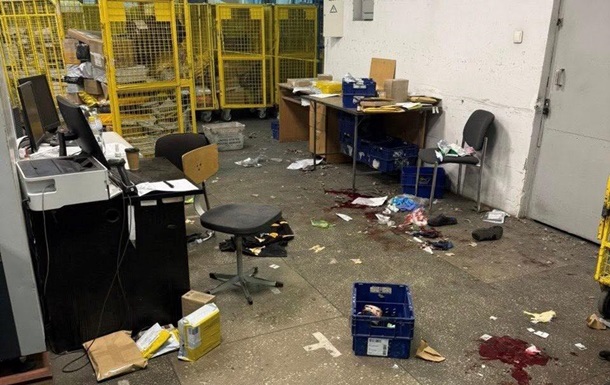 З явилися фото з місця вибуху на Укрпошті