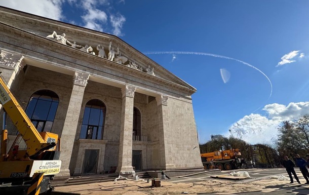 Окупанти готуються відкрити драмтеатр у Маріуполі