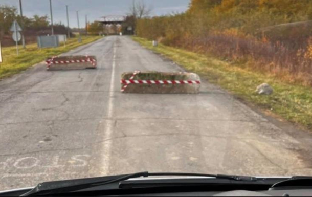 Прорив кордону: біля пунктів пропуску почали встановлювати бетонні блоки