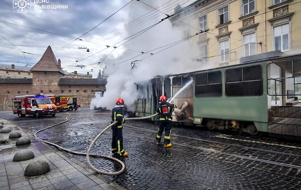У Львові під час руху загорівся трамвай