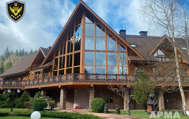 Розкішна дача Медведчука отримала управителя