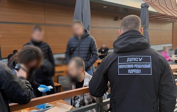 Підполковник ЗСУ допомагав ухилянтам тікати з України