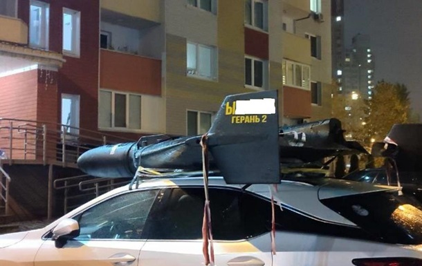 У Києві чоловік перевозив  шахед  на даху авто