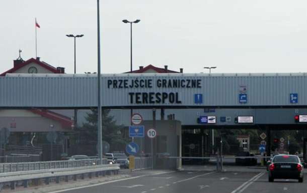 На кордоні Білорусі з Польщею утворилась величезна черга з вантажівок