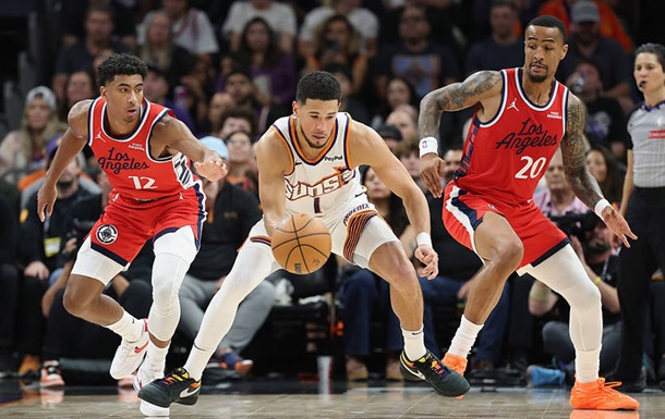 Финикс победил Клипперс в напряженном матче НБА