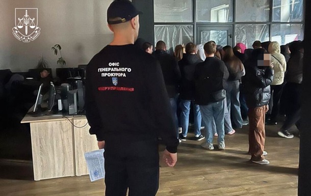 В Україні ліквідували мережу із 14 шахрайських кол-центрів