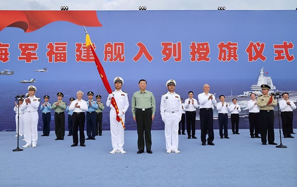 Армія Китаю отримала найпотужніший авіаносець