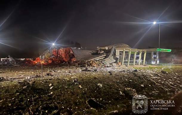 Росія зруйнувала АЗС під Харковом, є постраждалі
