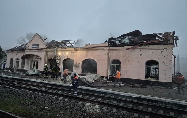 В Украине возникли задержки поездов после атаки РФ