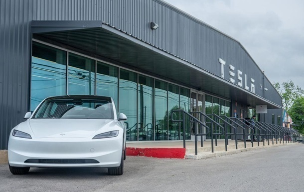 Керівники програм Cybertruck і Model Y залишили Tesla