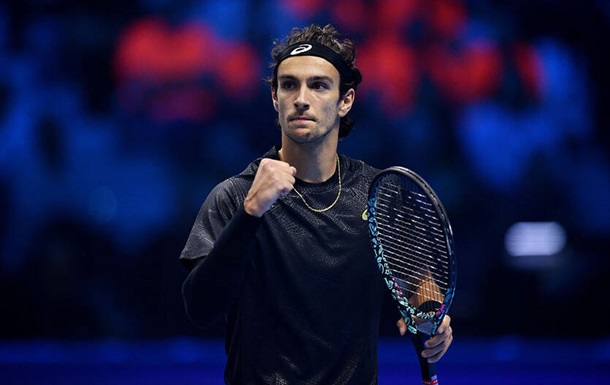 Теннисный марафон: итальянец одержал победу в напряженном матче