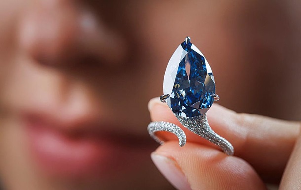 В Женеве продали редкий голубой алмаз за более чем $25 млн