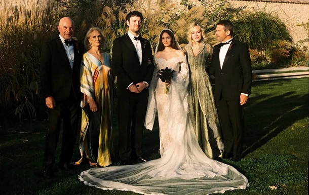 Дочь Антонио Бандераса поделилась трогательными кадрами со свадьбы