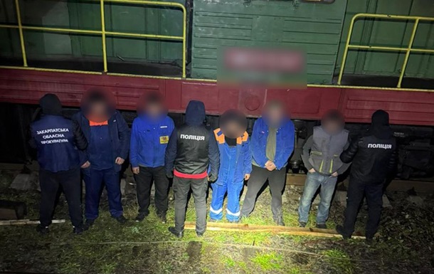 На Закарпатье сотрудники Укрзализныци воровали топливо из локомотивов