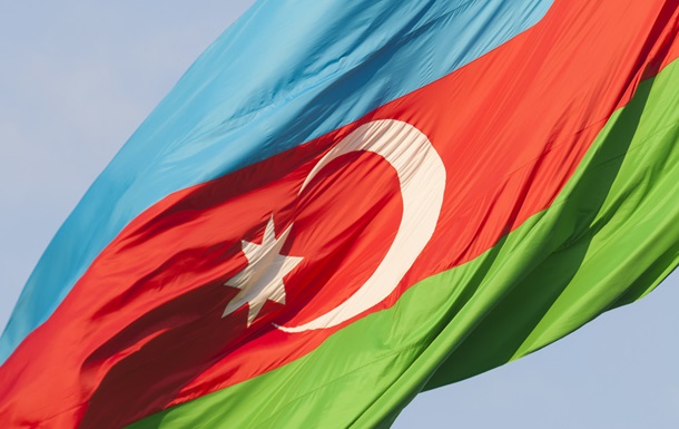 Азербайджан вызвал посла РФ из-за повреждения посольства в Киеве