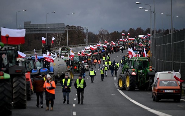  По всій країні : польські фермери анонсували чергові протести