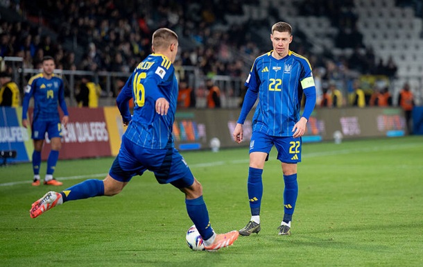 У Реброва в матче с Исландией играют ключевые игроки