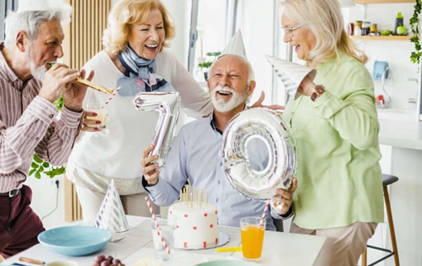 70 лет достоинства и мудрости: как поздравить с юбилеем