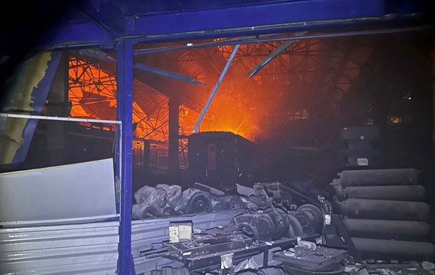 Удар по Днепру: повреждено депо с пригородными электричками