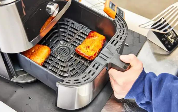 Як швидко та ефективно очистити аерогриль