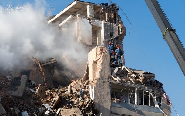  Прилет  ракеты РФ в Тернополе попал на видео