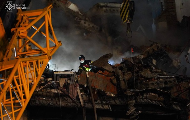 В Тернополе до сих пор ищут 26 жителей разрушенного дома