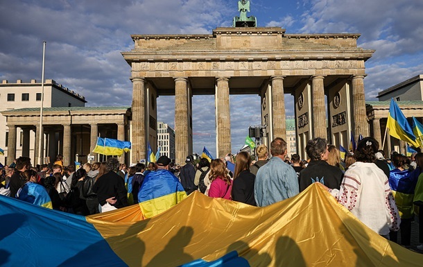 Германия сокращает выплаты украинским беженцам