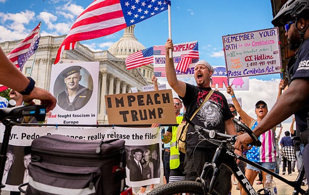 За імпічмент Трампа: Вашингтон охопили масштабні акції протесту