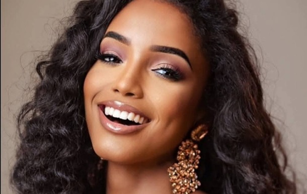 Мисс Ямайка упала на сцене Мисс Вселенная: участницу вынесли на носилках