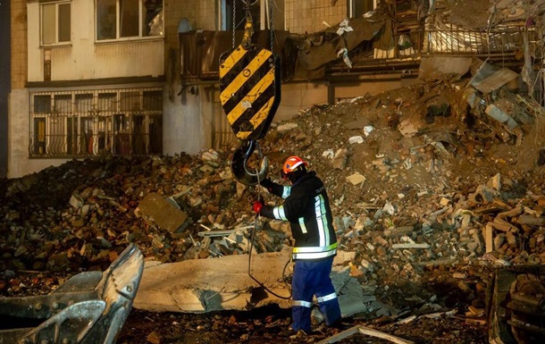 В Тернополе третий день продолжается разбор завалов
