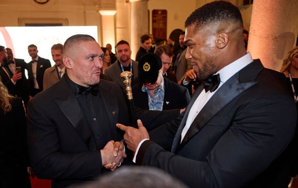 Джошуа проводить у таборі Усика підготовку до бою з Джейком Полом