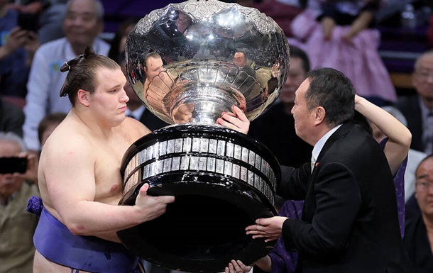 Сумоист Явгусишин стал первым украинцем, победившим в Кубке императора