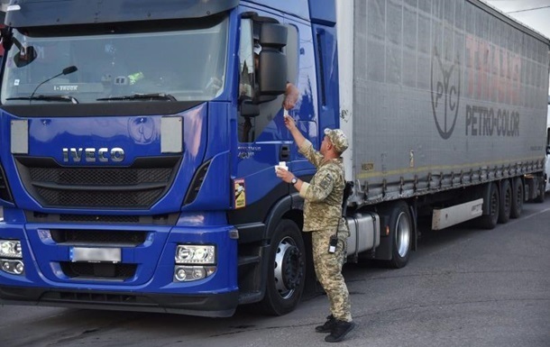 На границах Украины начали действовать новые правила для грузовиков