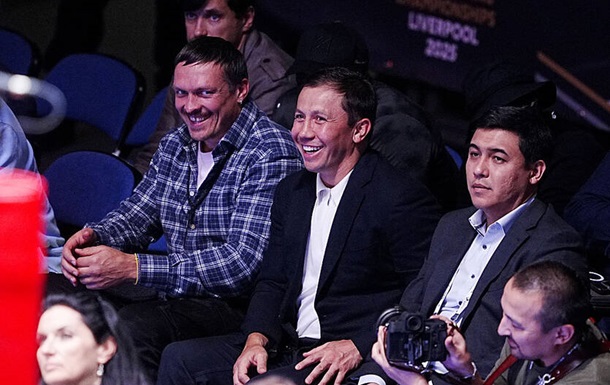 Усик поздравил Головкина с должностью президента World Boxing