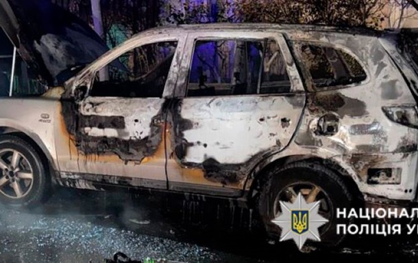 Киянин через ревнощі спалив автомобіль суперника