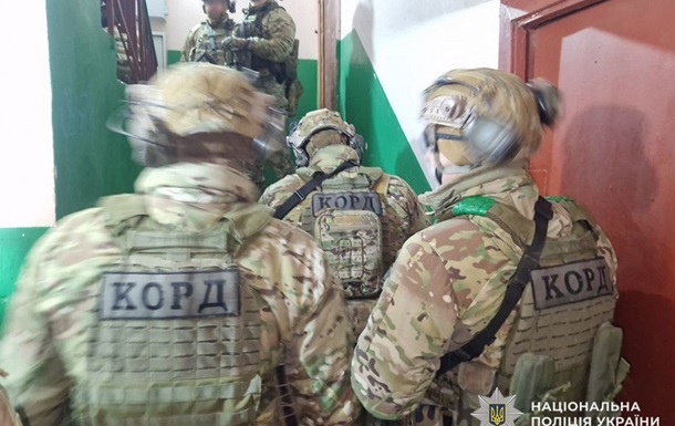 У Чернігові чоловік відкрив стрілянину з автомата на вулиці