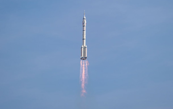 Китай запустил беспилотный корабль на космическую станцию