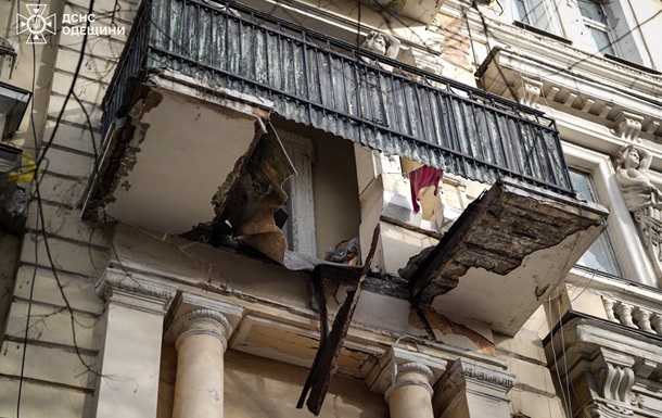 В Одессе обрушился балкон, пострадали две женщины