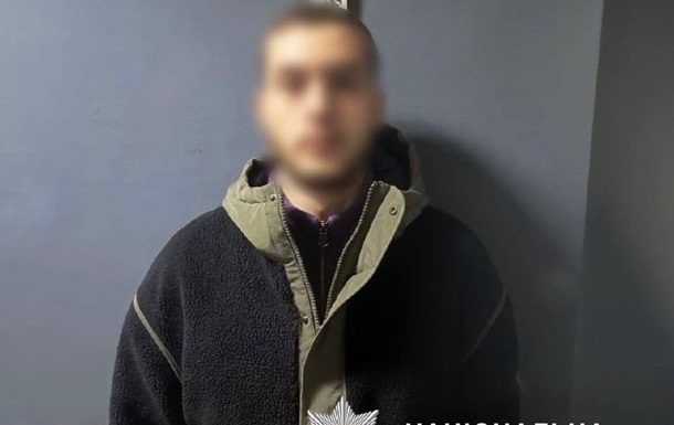 В Киеве задержали наркокурьера с колбами каннабиса