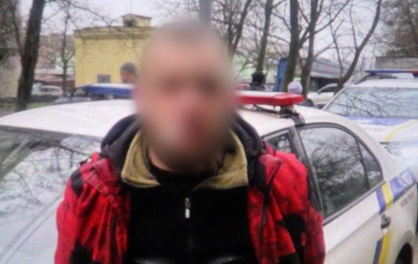 В Києві чоловік пограбував дівчину, погрожуючи іграшковим пістолетом