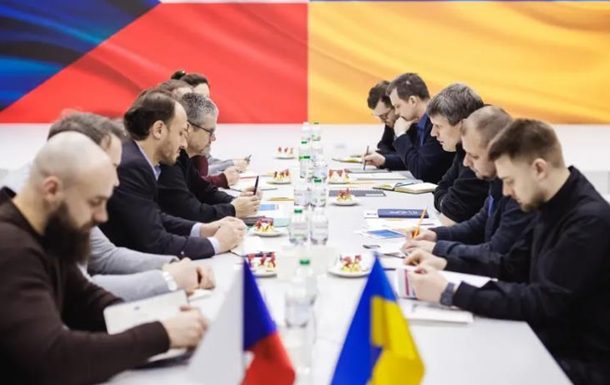 Україна та Чехія узгодили постачання артилерійських снарядів