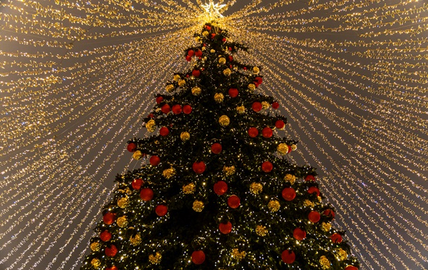 У Києві почали встановлювати головну ялинку країни